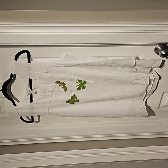 Christina B. Tops - Christina B. White sleeveless layers lightweight hand stamp butterfly top Large